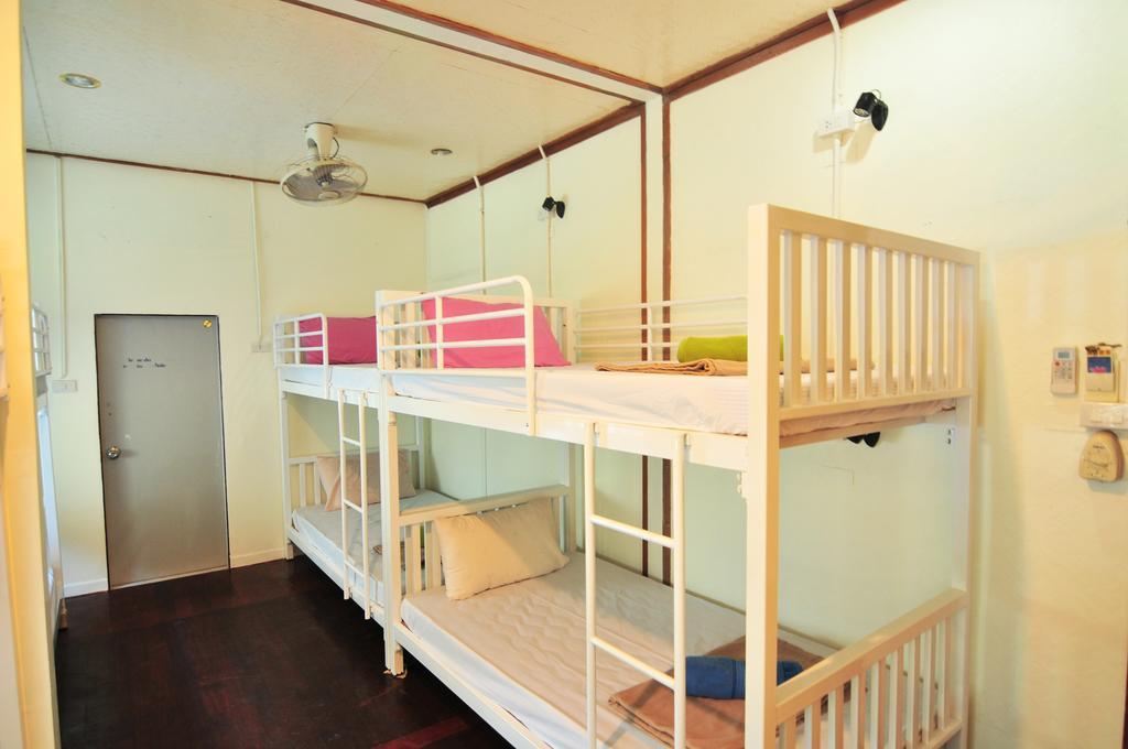 October Hostel Phiphi-szigetek Kültér fotó