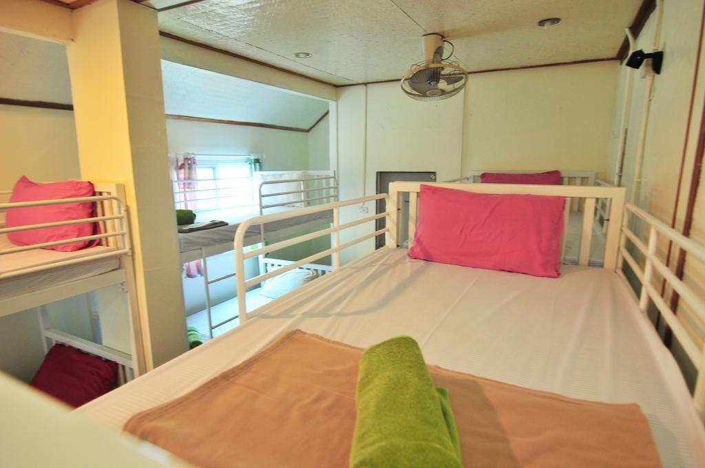October Hostel Phiphi-szigetek Szoba fotó