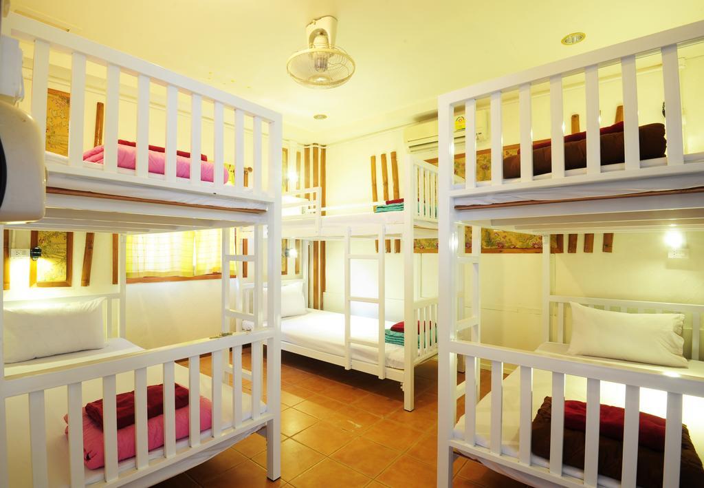 October Hostel Phiphi-szigetek Kültér fotó